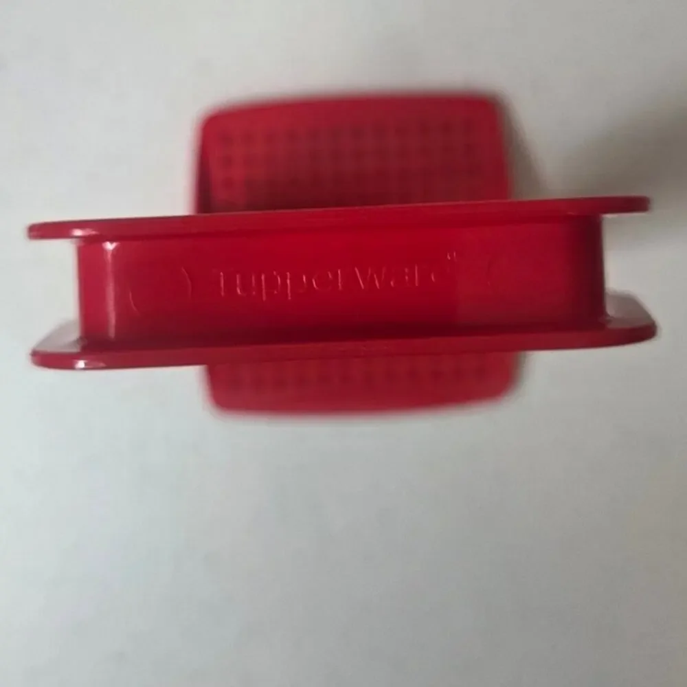 Tupperware Pick-A-Deli Pickle Keeper Large 8 Cup 3 Piece Red